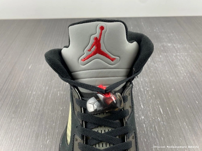Official Maikesneakers DR0092-001 Gore-Tex Off Noir Air Jordan 5 0724